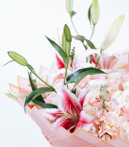 Bouquet Ternura de Lirios y Rosas - Image 4